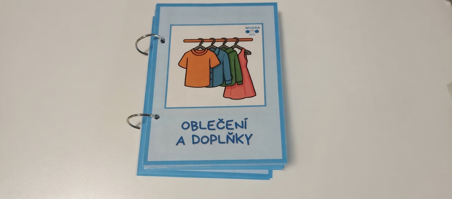 Oblečení a doplňky (knížka na doplňování vět)